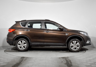 Подержанный автомобиль DongFeng AX7 2017 года (4 фото)