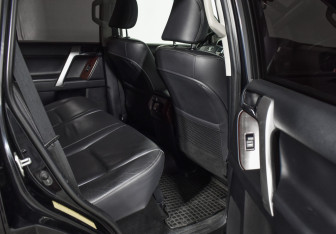 Подержанный автомобиль Toyota Land Cruiser Prado 2015 года (12 фото)