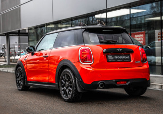 Подержанный автомобиль MINI Hatch 2019 года (7 фото)