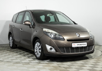 Подержанный автомобиль Renault Scenic 2011 года (3 фото)