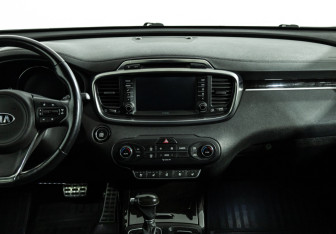 Подержанный автомобиль Kia Sorento 2016 года (14 фото)
