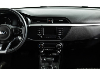 Подержанный автомобиль Kia Rio Sedan 2019 года (14 фото)