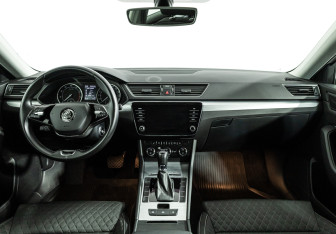 Подержанный автомобиль Skoda Superb Liftback 2020 года (13 фото)