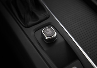 Подержанный автомобиль Volvo V60 2019 года (16 фото)