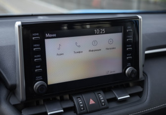 Подержанный автомобиль Toyota RAV4 2021 года (17 фото)