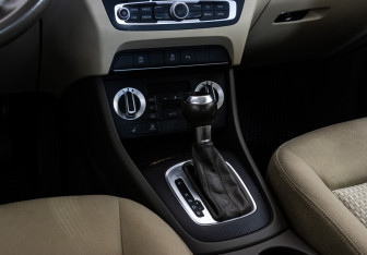 Подержанный автомобиль Audi Q3 2013 года (13 фото)