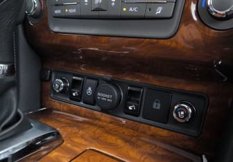 Подержанный автомобиль Infiniti QX80 2017 года (36 фото)