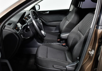 Подержанный автомобиль Skoda Rapid Liftback 2018 года (10 фото)