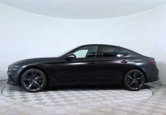 Подержанный автомобиль Genesis G70 2022 года (9 фото)