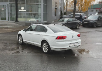 Подержанный автомобиль Volkswagen Passat Sedan 2017 года (6 фото)