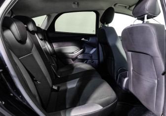 Подержанный автомобиль Ford Focus Hatchback 2012 года (15 фото)