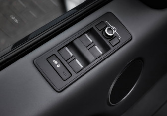 Подержанный автомобиль Land Rover Range Rover Sport 2015 года (27 фото)