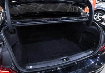 Подержанный автомобиль Volvo S90 2018 года (32 фото)