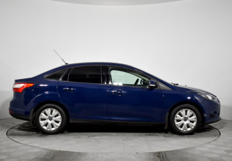 Подержанный автомобиль Ford Focus Sedan 2013 года (4 фото)