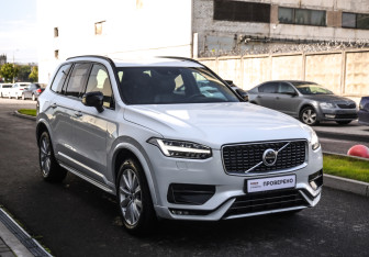 Подержанный автомобиль Volvo XC90 2019 года (5 фото)