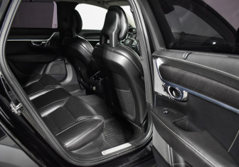 Подержанный автомобиль Volvo V90 Cross Country 2017 года (12 фото)