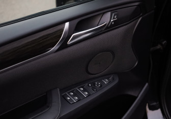 Подержанный автомобиль BMW X4 2015 года (14 фото)