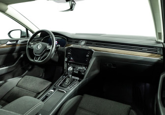 Подержанный автомобиль Volkswagen Passat Sedan 2017 года (9 фото)