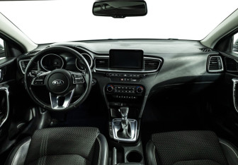 Подержанный автомобиль Kia Ceed Wagon 2019 года (13 фото)