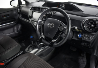 Подержанный автомобиль Toyota Aqua 2019 года (12 фото)