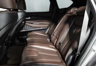 Подержанный автомобиль Hyundai Santa Fe 2019 года (10 фото)