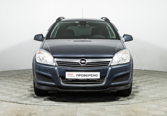 Подержанный автомобиль Opel Astra Wagon 2010 года (2 фото)