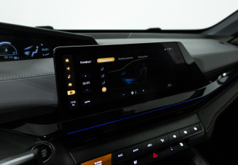 Подержанный автомобиль Changan UNI-V 2023 года (18 фото)