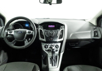 Подержанный автомобиль Ford Focus Wagon 2012 года (13 фото)