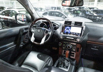 Подержанный автомобиль Toyota Land Cruiser Prado 2014 года (11 фото)