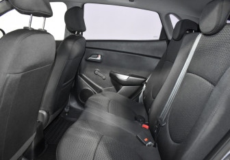 Подержанный автомобиль Kia Rio Hatchback 2017 года (11 фото)