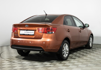 Подержанный автомобиль Kia Cerato Sedan 2011 года (5 фото)