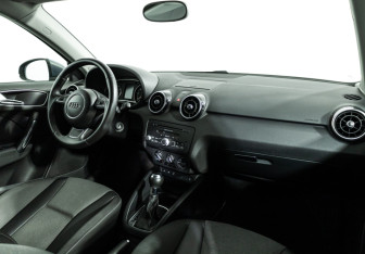 Подержанный автомобиль Audi A1 2012 года (9 фото)