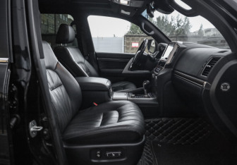 Подержанный автомобиль Toyota Land Cruiser Suv 2020 года (30 фото)