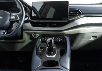 Подержанный автомобиль Haval F7 2023 года (14 фото)