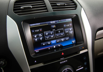 Подержанный автомобиль Ford Explorer 2014 года (18 фото)
