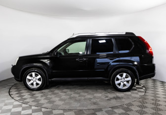 Подержанный автомобиль Nissan X-Trail 2007 года (8 фото)