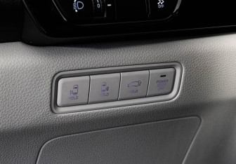 Подержанный автомобиль Kia Carnival 2021 года (23 фото)