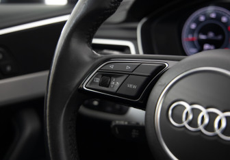 Подержанный автомобиль Audi A4 Sedan 2021 года (24 фото)