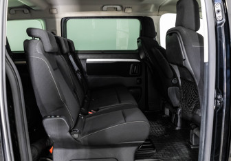 Подержанный автомобиль Peugeot Traveller 2019 года (19 фото)