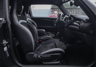 Подержанный автомобиль MINI Hatch 2020 года (22 фото)
