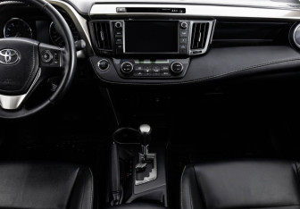 Подержанный автомобиль Toyota RAV4 2019 года (17 фото)