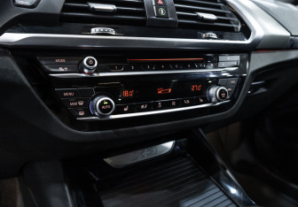 Подержанный автомобиль BMW X3 2018 года (19 фото)