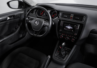 Подержанный автомобиль Volkswagen Jetta Sedan 2017 года (8 фото)