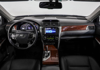 Подержанный автомобиль Toyota Camry Sedan 2013 года (10 фото)