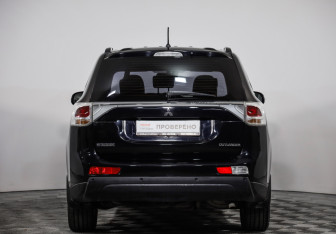 Подержанный автомобиль Mitsubishi Outlander 2012 года (6 фото)