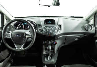 Подержанный автомобиль Ford Fiesta Hatchback 2019 года (13 фото)