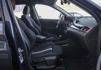 Подержанный автомобиль BMW X1 2017 года (22 фото)