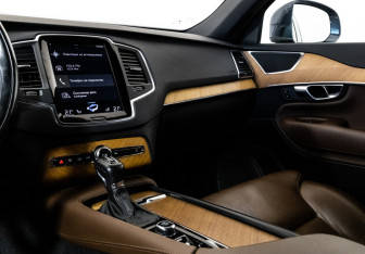 Подержанный автомобиль Volvo XC90 2021 года (16 фото)