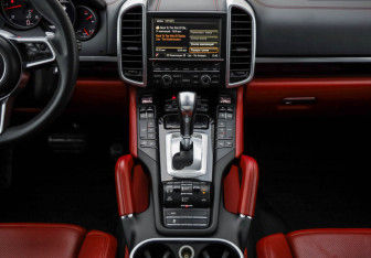 Подержанный автомобиль Porsche Cayenne 2016 года (19 фото)