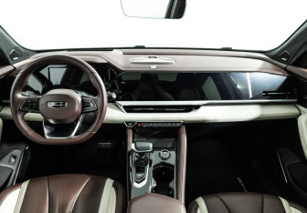 Подержанный автомобиль Geely Monjaro 2023 года (13 фото)